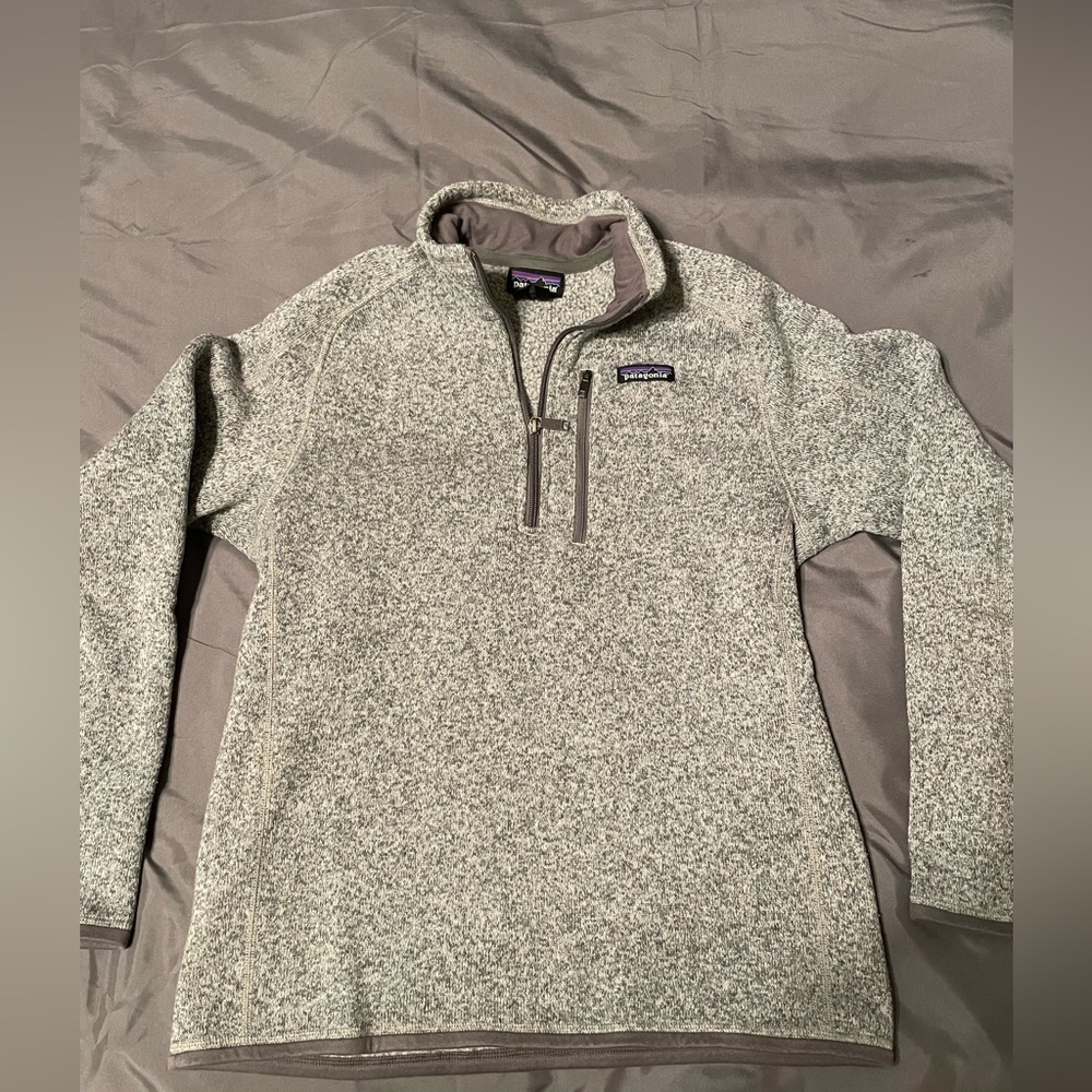 Patagonia 1/4 zip fleece.